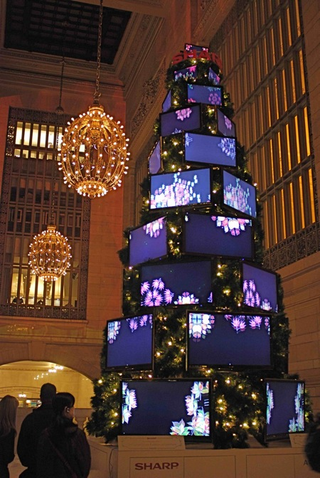 Illustration for article titled 8 High-Tech Christmas Trees